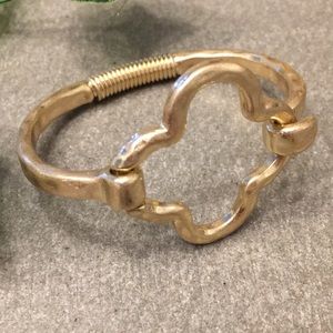 Sundance Jewelry - Gorgeous Matte Gold Clover Bracelet Sundance Jewelry - Gorgeous Matte Gold Clover Bracelet
